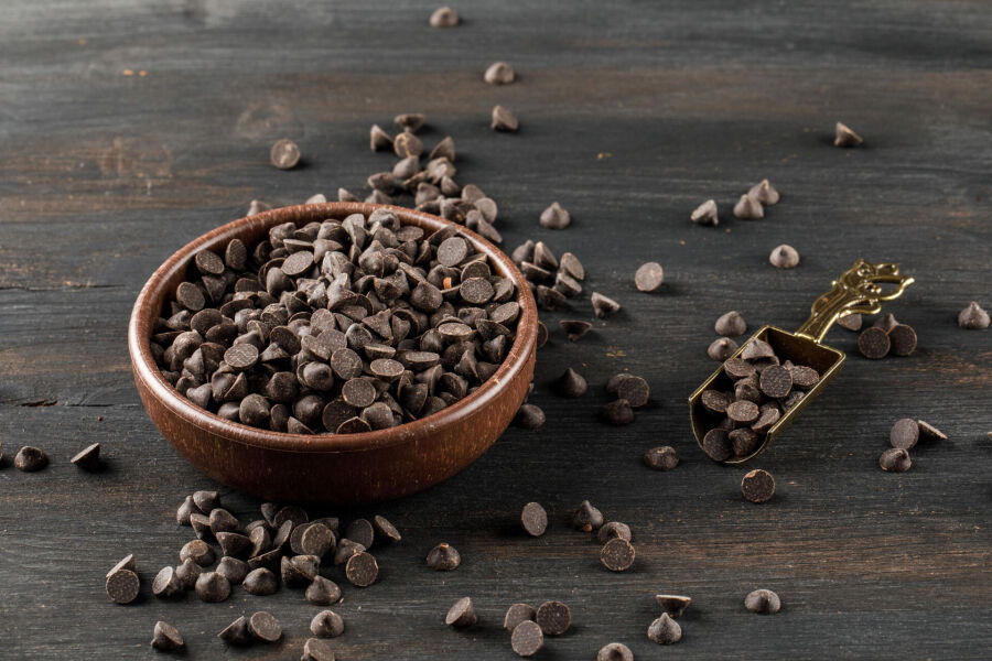 Imagem choco-cai-em-uma-tigela-com-uma-colher 1